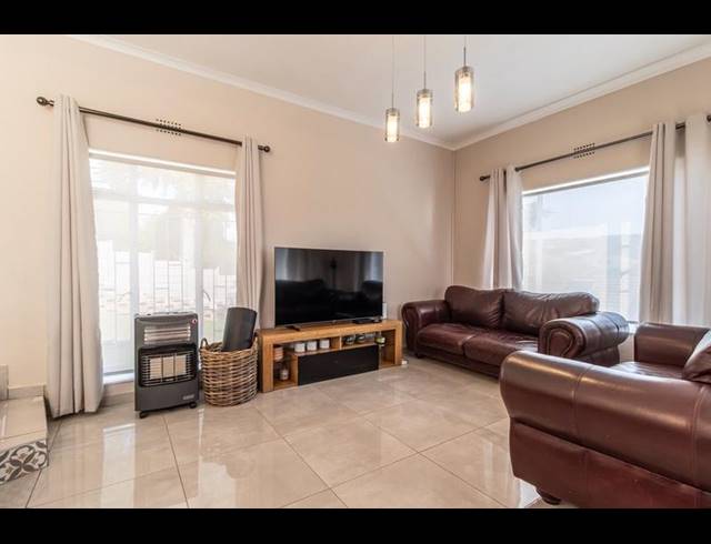 3 BEDROOM HOUSE FOR SALE IN ROODEKRANS